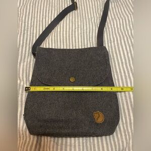 Kånken Re-Wool Sling Bag - Dark Gray